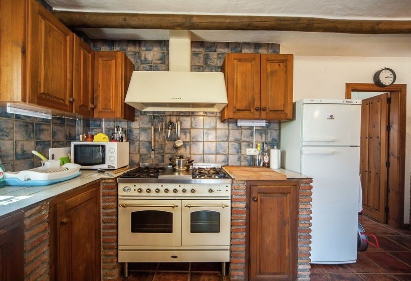 Spacious Cottage With Private Pool And Beautiful Views Of Mountains And Sea