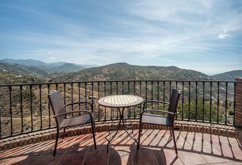 Spacious Cottage With Private Pool And Beautiful Views Of Mountains And Sea