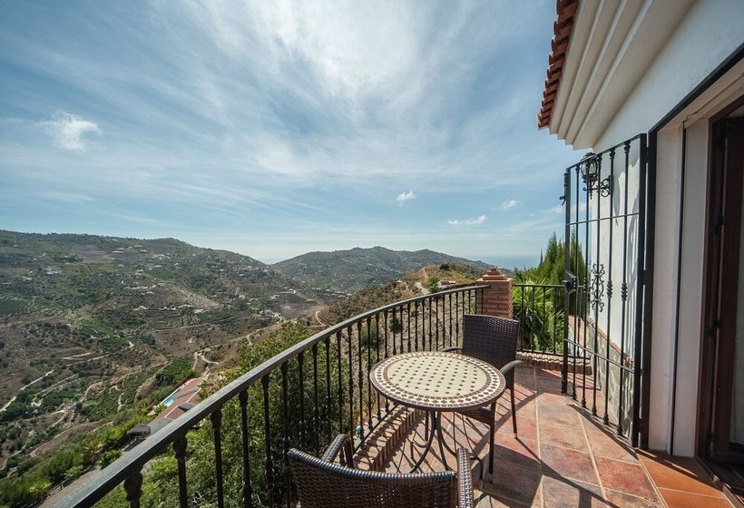 Spacious Cottage With Private Pool And Beautiful Views Of Mountains And Sea