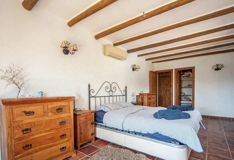 Spacious Cottage With Private Pool And Beautiful Views Of Mountains And Sea