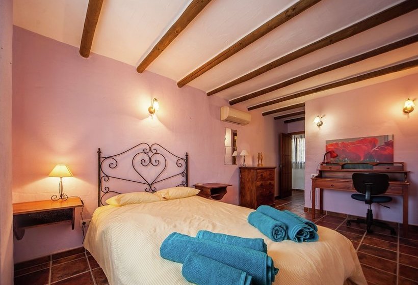 Spacious Cottage With Private Pool And Beautiful Views Of Mountains And Sea