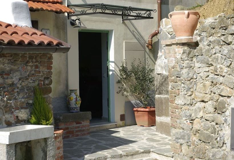 Traditional Cottage With Terrace, Garden Furniture, Barbecue