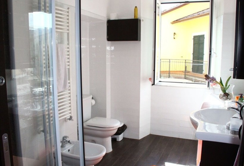 Traditional Cottage With Terrace, Garden Furniture, Barbecue