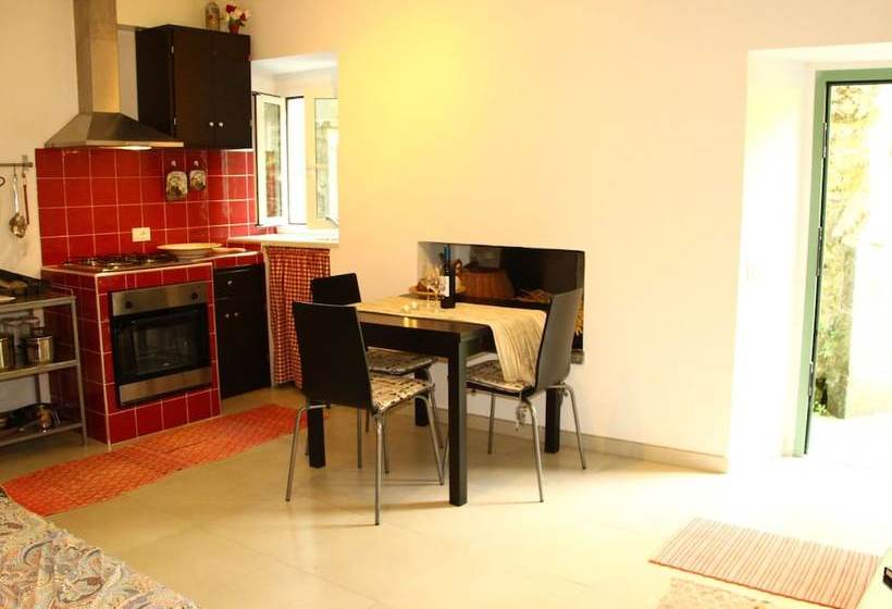 Traditional Cottage With Terrace, Garden Furniture, Barbecue