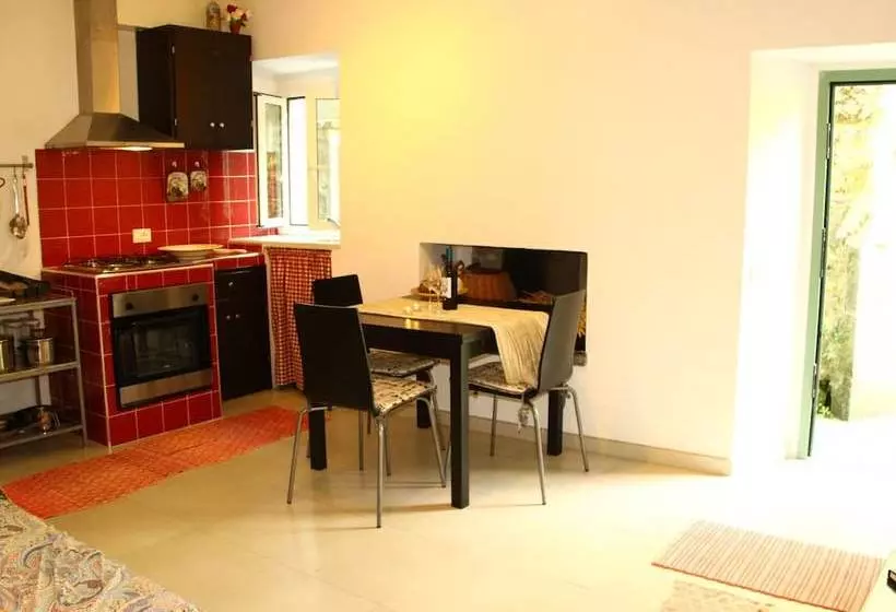 Traditional Cottage With Terrace, Garden Furniture, Barbecue