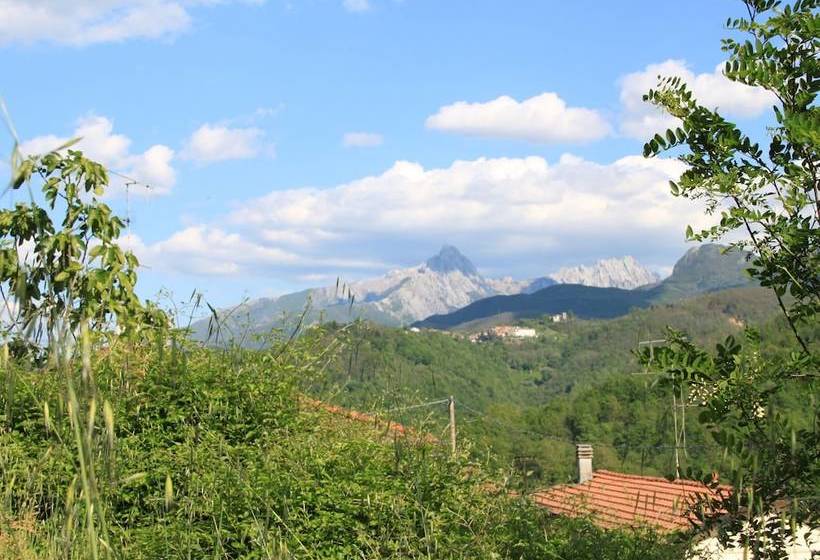Traditional Cottage With Terrace, Garden Furniture, Barbecue
