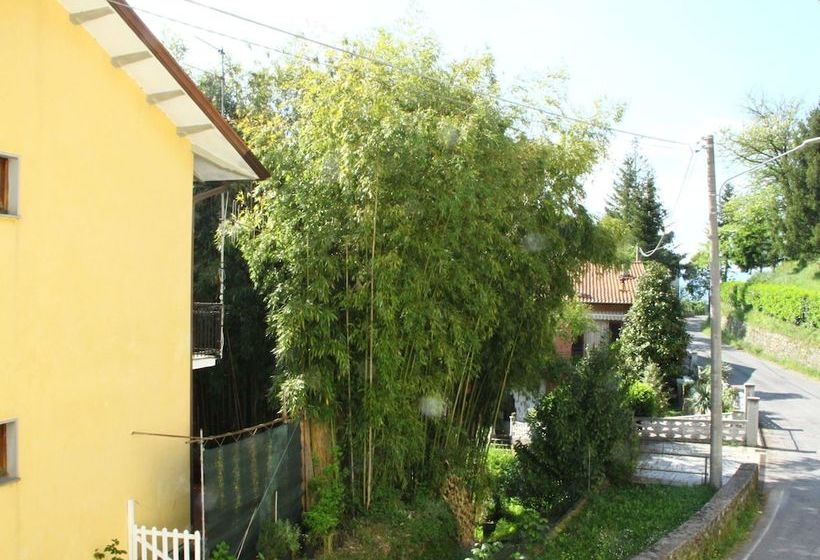 Traditional Cottage With Terrace, Garden Furniture, Barbecue