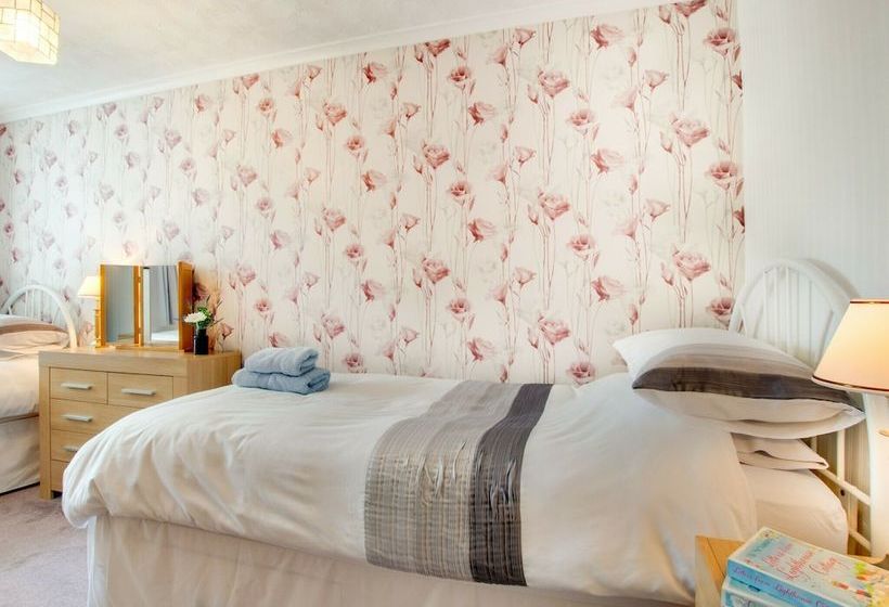 Escape To The Seaside In This Pretty Coastal Cottage, Perfect For A Relaxing Holiday