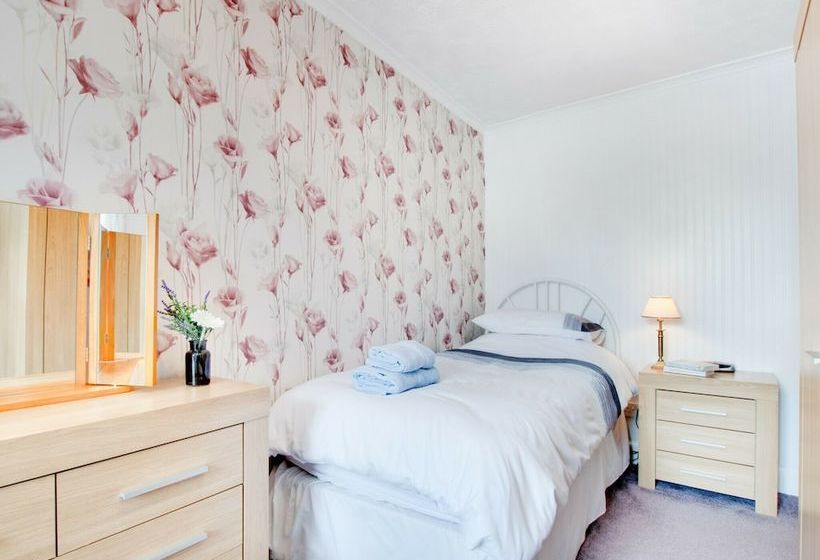 Escape To The Seaside In This Pretty Coastal Cottage, Perfect For A Relaxing Holiday
