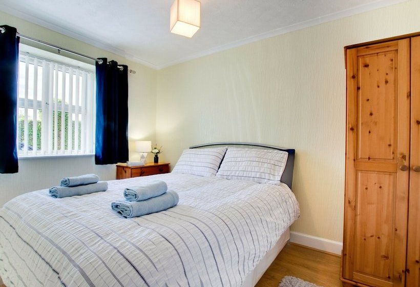 Escape To The Seaside In This Pretty Coastal Cottage, Perfect For A Relaxing Holiday