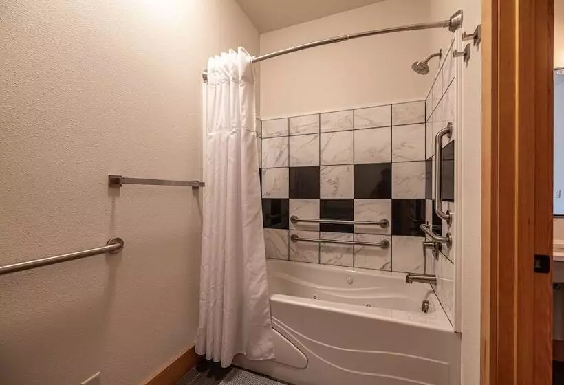 Hotelli Alpen Dorf Pension