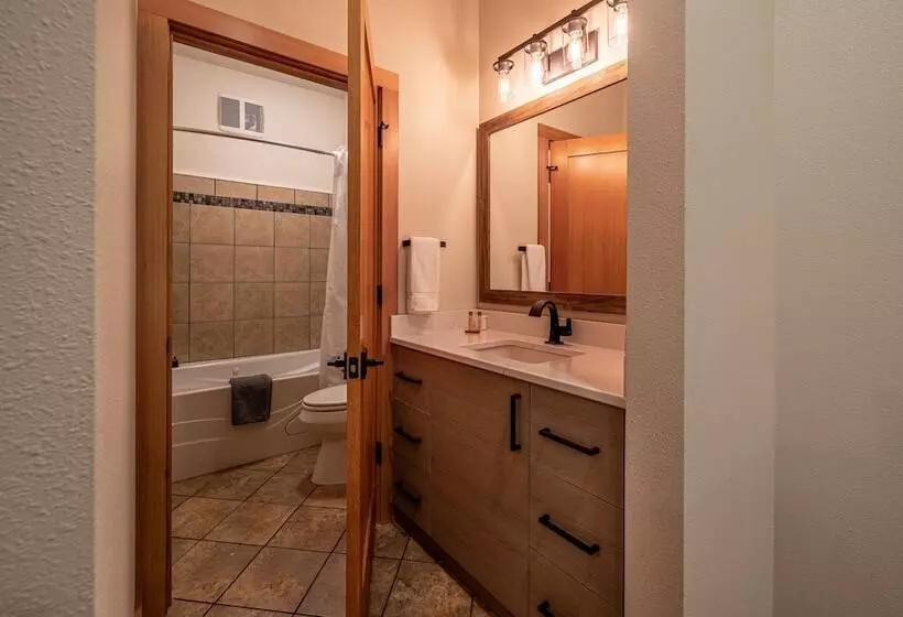 Hotelli Alpen Dorf Pension