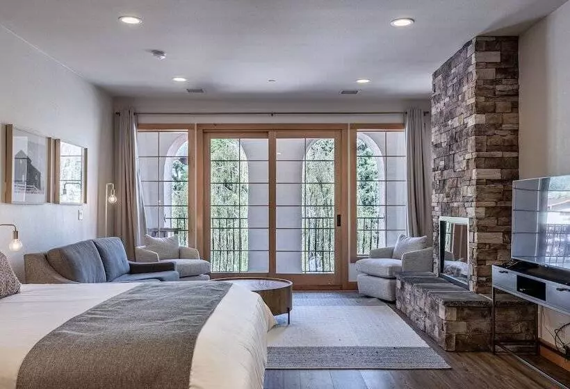 Hotelli Alpen Dorf Pension