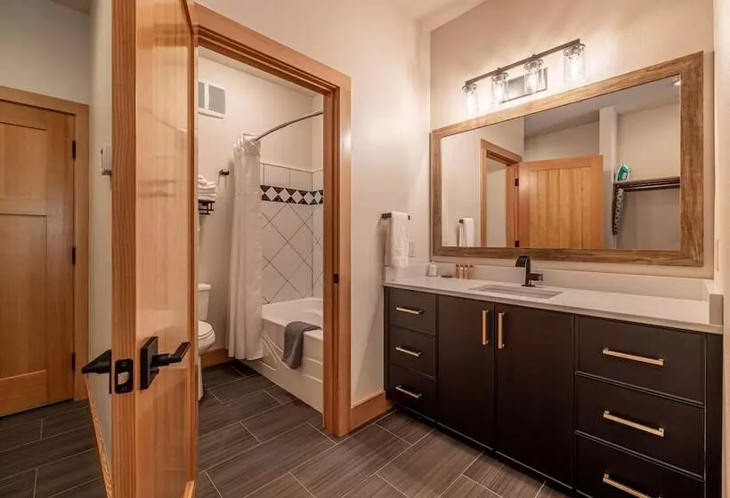 Hotelli Alpen Dorf Pension