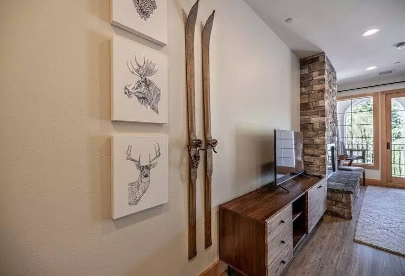 Hotelli Alpen Dorf Pension