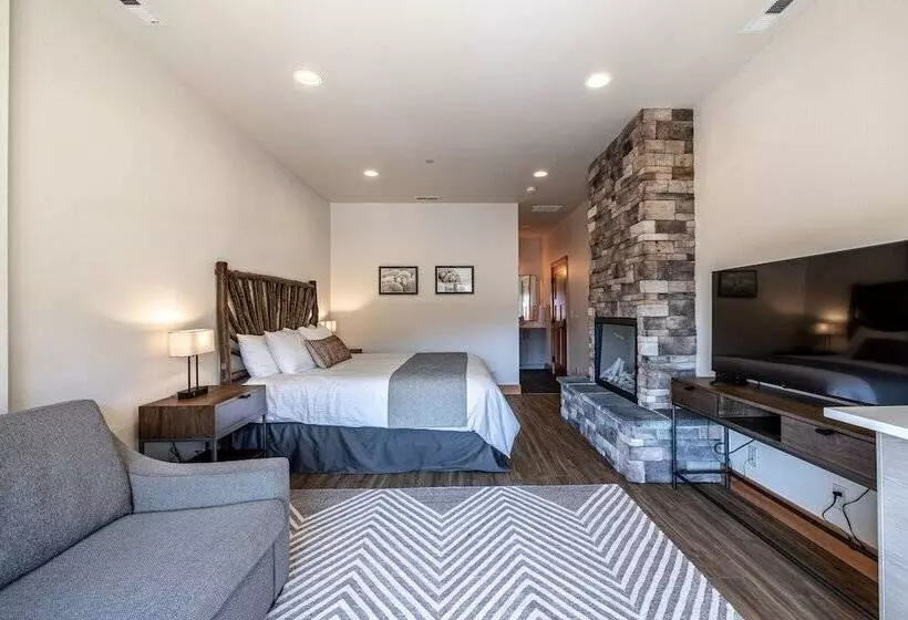 Hotelli Alpen Dorf Pension