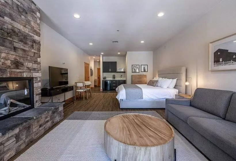 Hotelli Alpen Dorf Pension