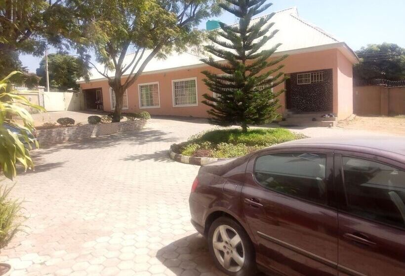 هتل Franzy Suites And Lounge