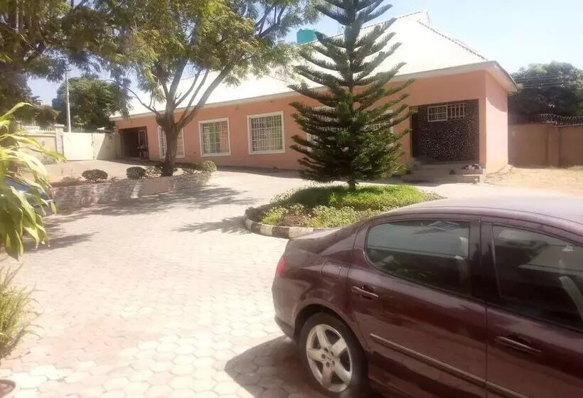 هتل Franzy Suites And Lounge