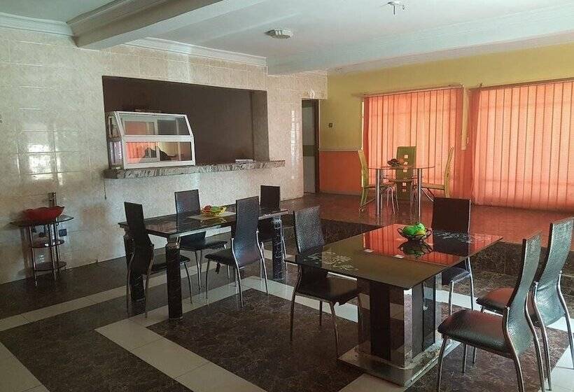 هتل Franzy Suites And Lounge