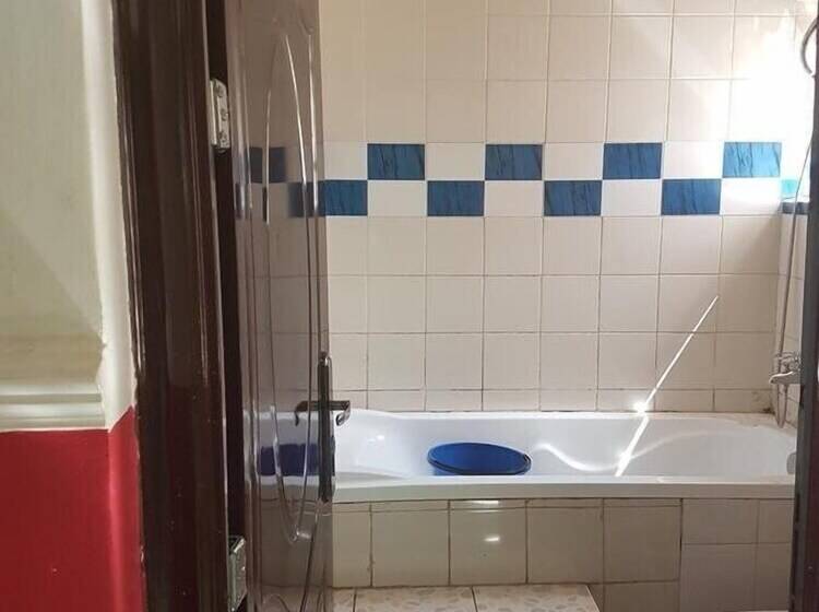 هتل Franzy Suites And Lounge