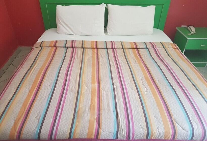 هتل Franzy Suites And Lounge