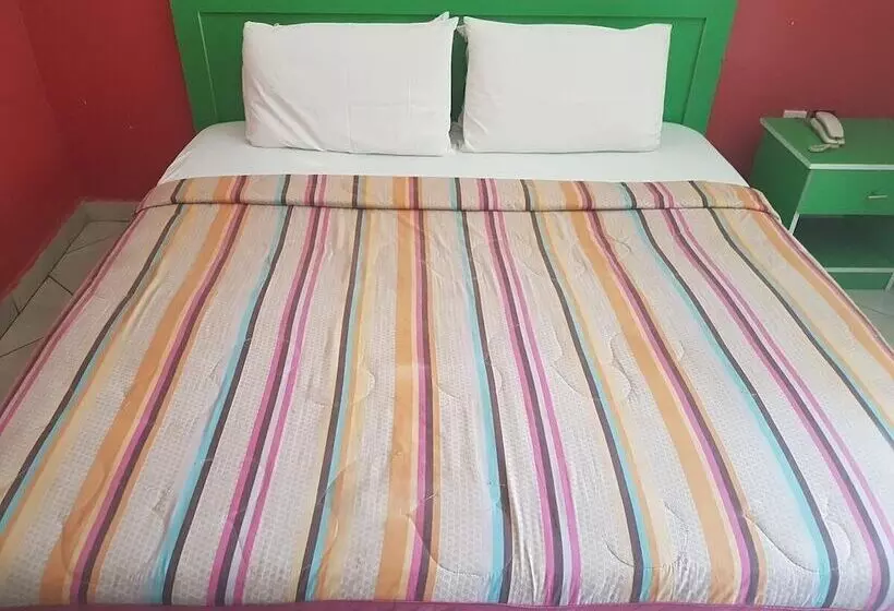 هتل Franzy Suites And Lounge