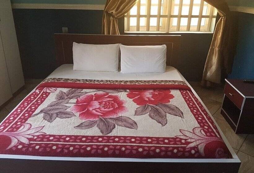 هتل Franzy Suites And Lounge