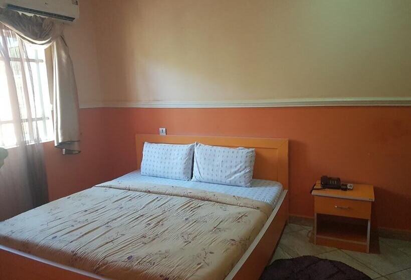 هتل Franzy Suites And Lounge