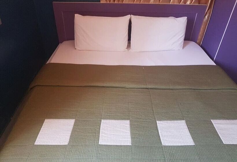 هتل Franzy Suites And Lounge