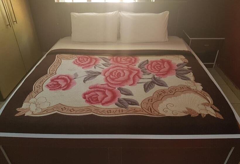 هتل Franzy Suites And Lounge