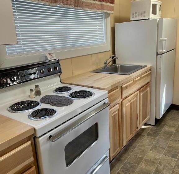 Idle A While Motel And Cabins