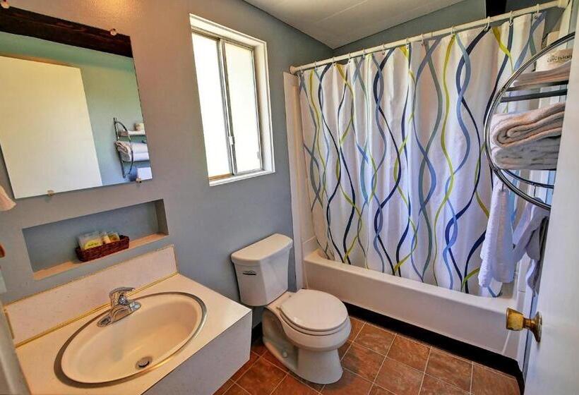 Idle A While Motel And Cabins