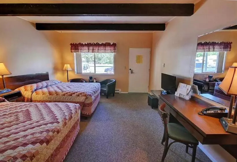 Idle A While Motel And Cabins