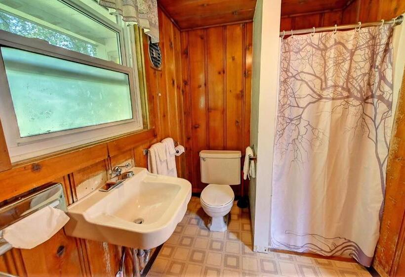 Idle A While Motel And Cabins