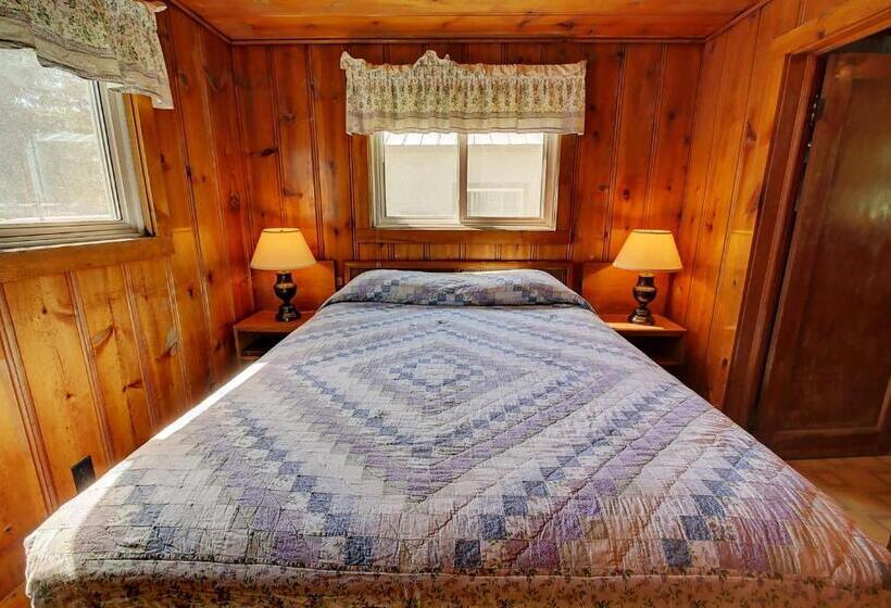 Idle A While Motel And Cabins