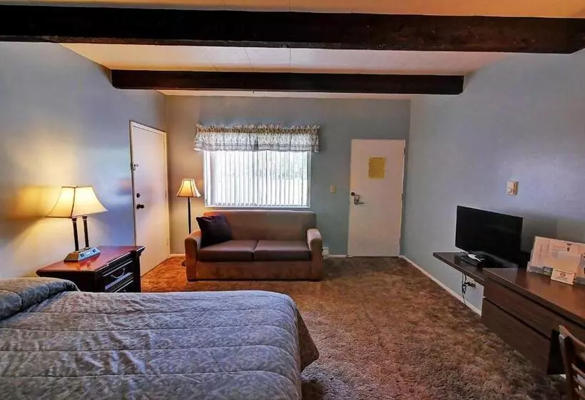 Idle A While Motel And Cabins