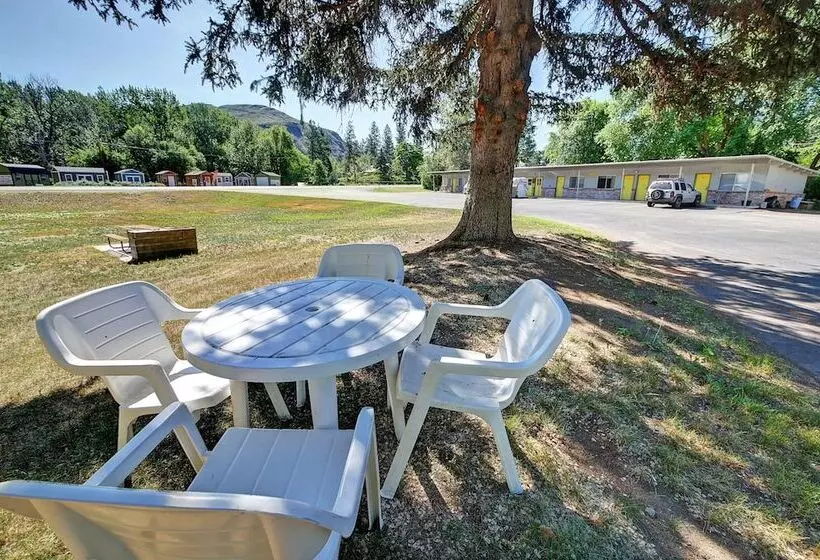 Idle A While Motel And Cabins