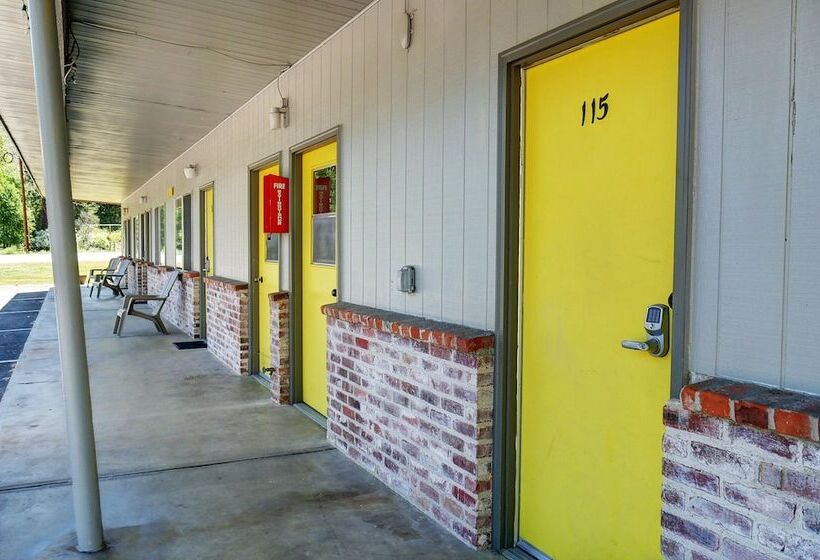 Idle A While Motel And Cabins