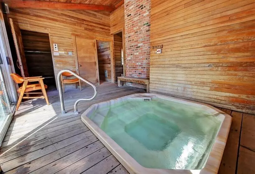 Idle A While Motel And Cabins