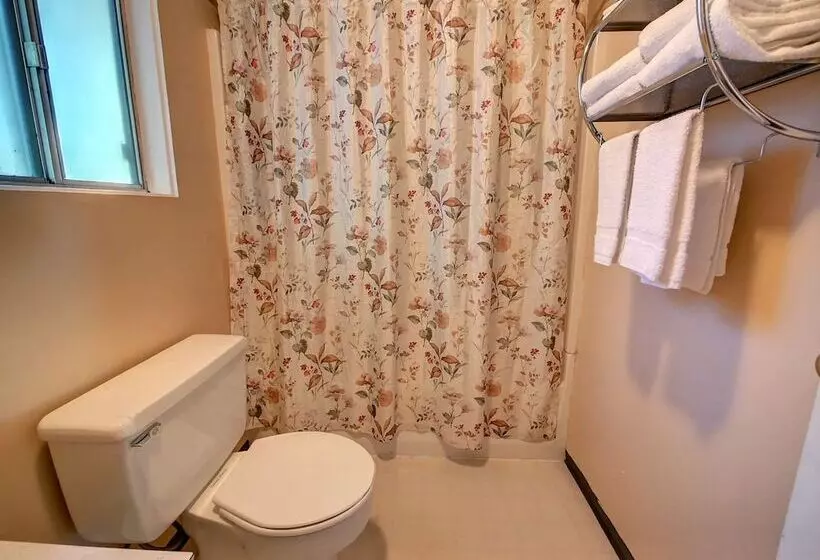 Idle A While Motel And Cabins