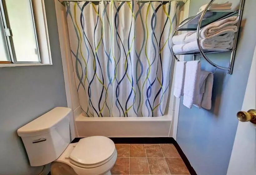 Idle A While Motel And Cabins