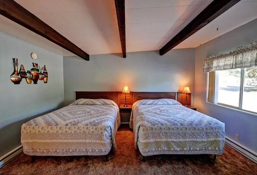 Idle A While Motel And Cabins