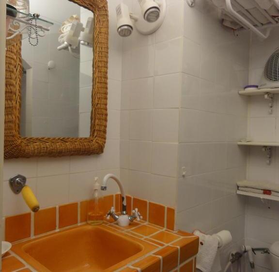 پانسیون Les Grimaldines Maison D Hôtes