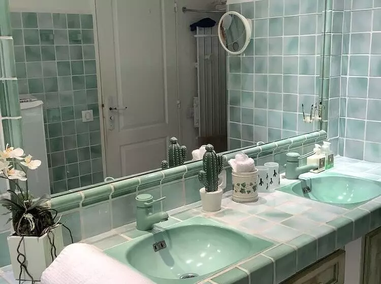 Majatalo Les Grimaldines   Maison D Hôtes