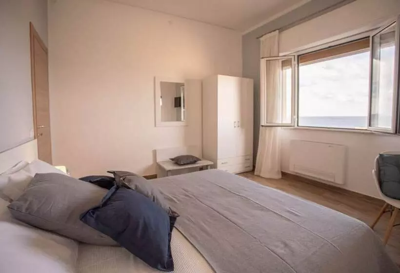 پانسیون Seaview Rooms In The Center By Wonderful Italy