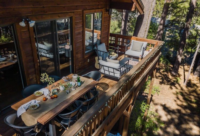 Tarly Serene Cabin W Two Patios & Hot Tub In Incline Village