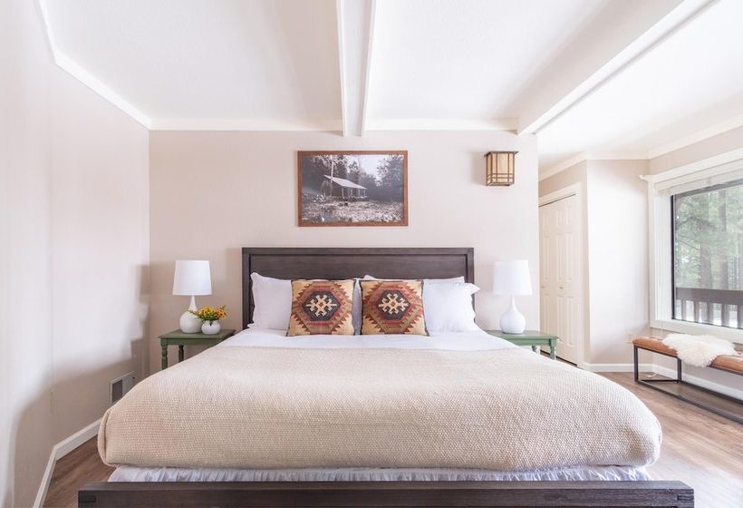 Tarly Serene Cabin W Two Patios & Hot Tub In Incline Village