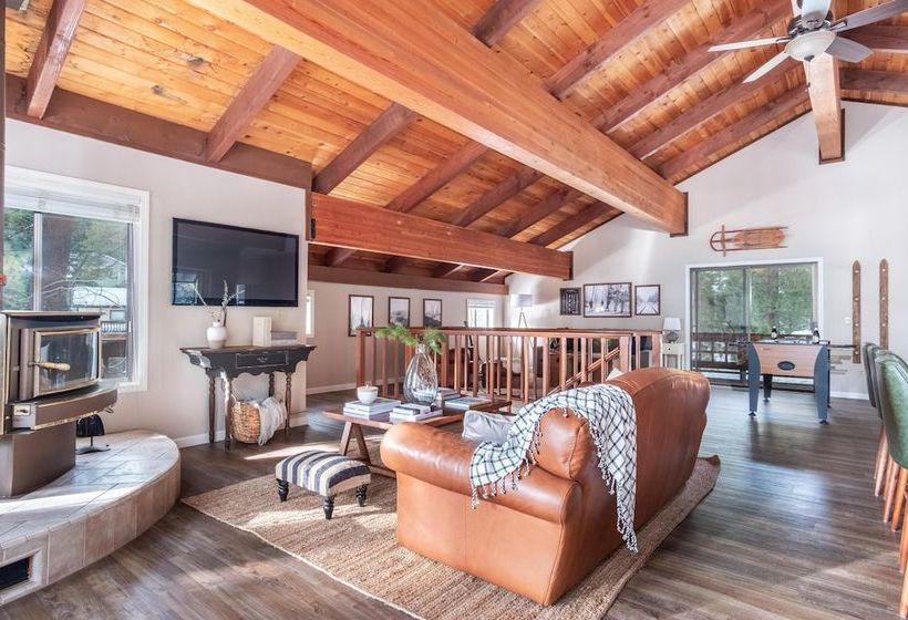 Tarly Serene Cabin W Two Patios & Hot Tub In Incline Village