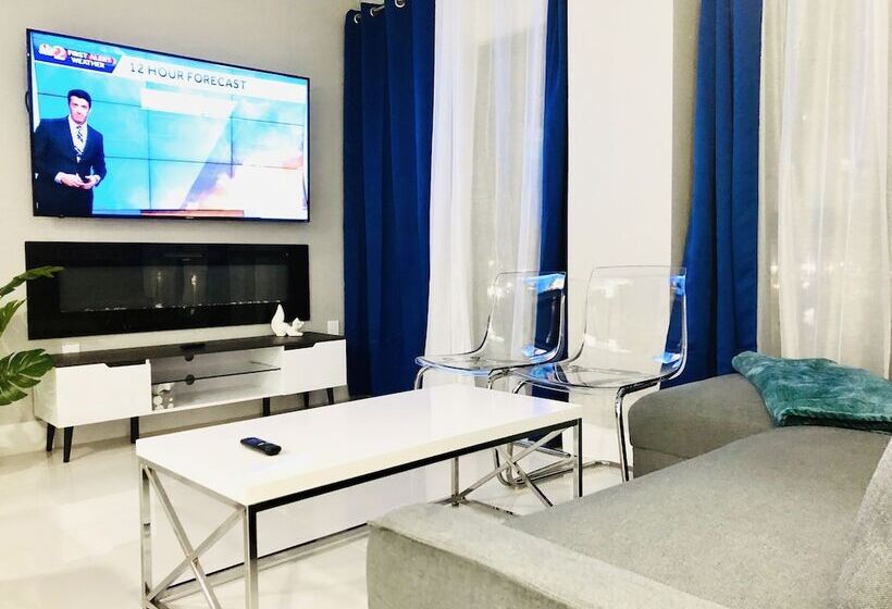 Lovely 1 Bedroom Condo With Pool